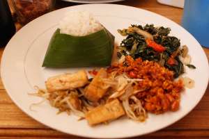 Nasi Uduk dan ramesan aneka menu