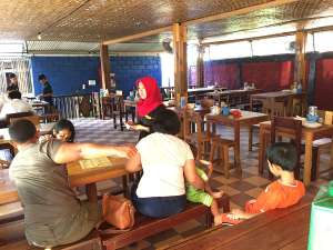 Suasana di restoran Nasi Uduk Palagan 