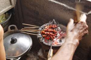 Proses memasak sate