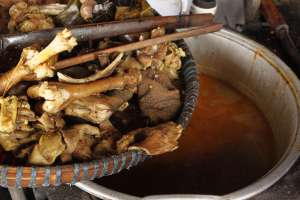 Kuah gule dan tongseng serta balungan 