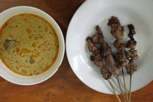 Sate klatak dan kuahnya yang mantap