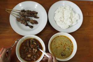 Mari makan pembaca! 