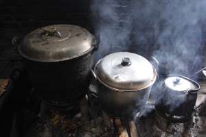 Dapur tradisional di warung simbah Marto 