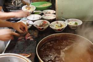 Potongan daging sapi untuk campuran soto atau dinikmati secara terpisah 