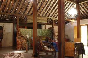 Ruang ini digunakan untuk menampilkan batik karya pengrajin dari Bantul 
