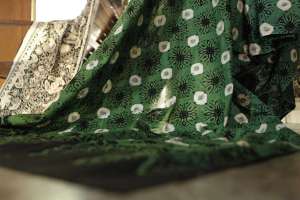Proses menghasilkan kain batik membutuhkan kesabaran dan ketelatenan 