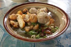 Menu Bakso Bawor yang berkuah bening 