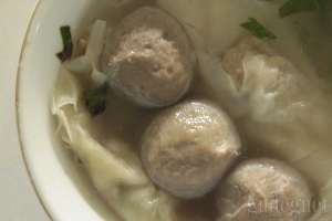 Pangsit di bakso ITO juga gurih dan dagingnya lembut