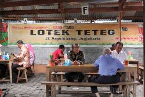 Selain santap siap, pengunjung datang juga untuk nostalgia