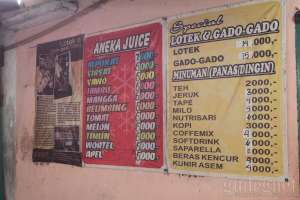 Menu makanan dan minuman di warung lotek dan gado-gado Teteg 