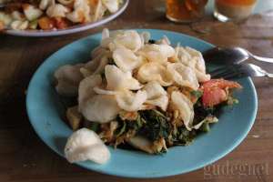 Ini dia menu lotek Teteg yang legendaris itu 