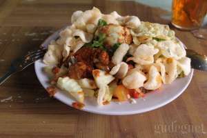Menu gado-gado Teteg yang porsinya "wow"