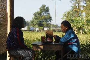 Suasana sarapan di soto Bathok Kadipiro 