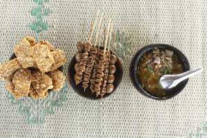 Menu sarapan yang lengkap dan mengenyangkan khas soto Bathok