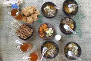 Menu komplit sarapan bareng keluarga 