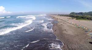 Foto pantai Parangtritis menggunakan drone