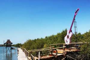 Lokasi spot foto berbentuk gitar yang unik