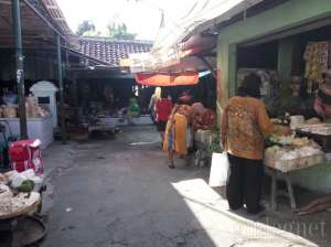 Suasana di pasar pujokusuman