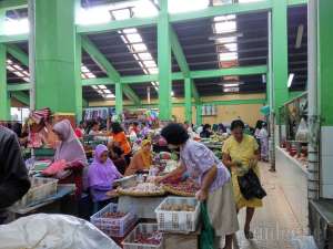 suasana di dalam pasar gendeng