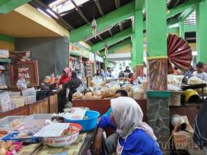 suasana di dalam pasar gendeng