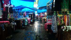 Pasar Sore Malioboro menjual berbagai macam oleh-oleh khas Jogja