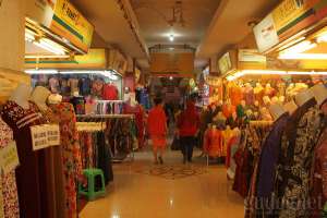 Tempat belanja murah dan lengkap hanya di pasar Beringharjo, Yogyakarta