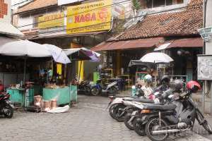 Toko jual beli emas di utara pasar Beringharjo, Yogyakarta