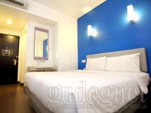 Smart Queen Bed