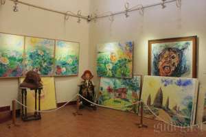 Karya Ibu Kartika ( Putri Affandi ) di Gallery III