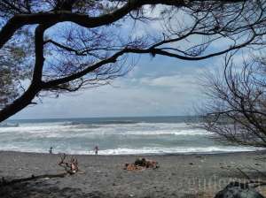 Keindahan di Pantai Goa Cemara