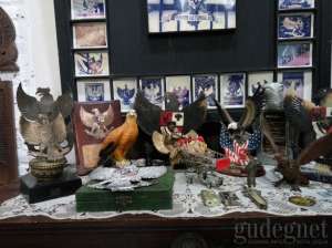 Koleksi di Museum Rumah Garuda