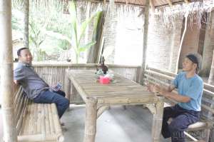 Suasana di warung Ereng-ereng
