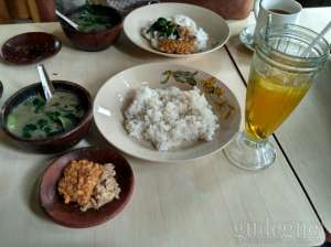 Menu di warung Wedang Kelor