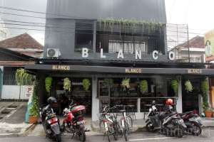 Blanco Coffe and Book