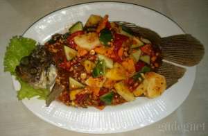 Gurameh rujak ala Cimoll Resto