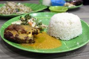 Ayam goreng telur asin warung Mbok Marni