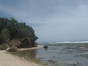 Pemandangan di Pantai Sundak