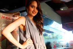Hollywood Dreams, Album Impian Cinta Laura