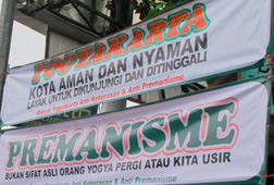 Spanduk Dukungan Hapus Premanisme Merebak Spanduk Dukungan Hapus Premanisme Merebak
