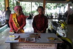Tersesat Di Pasar Bringharjo? Tanya Petugas Ini