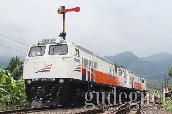 Tips Nyaman Naik Kereta Api Tut...Tuut...Tuuut...