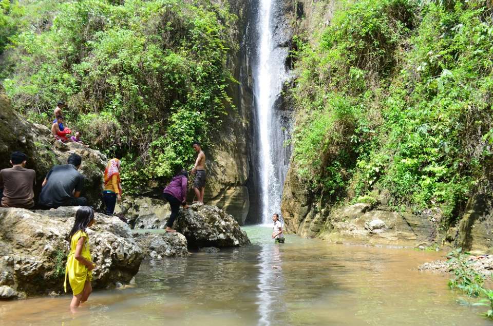 Wisata ke Curug Siluwok Kulon Progo