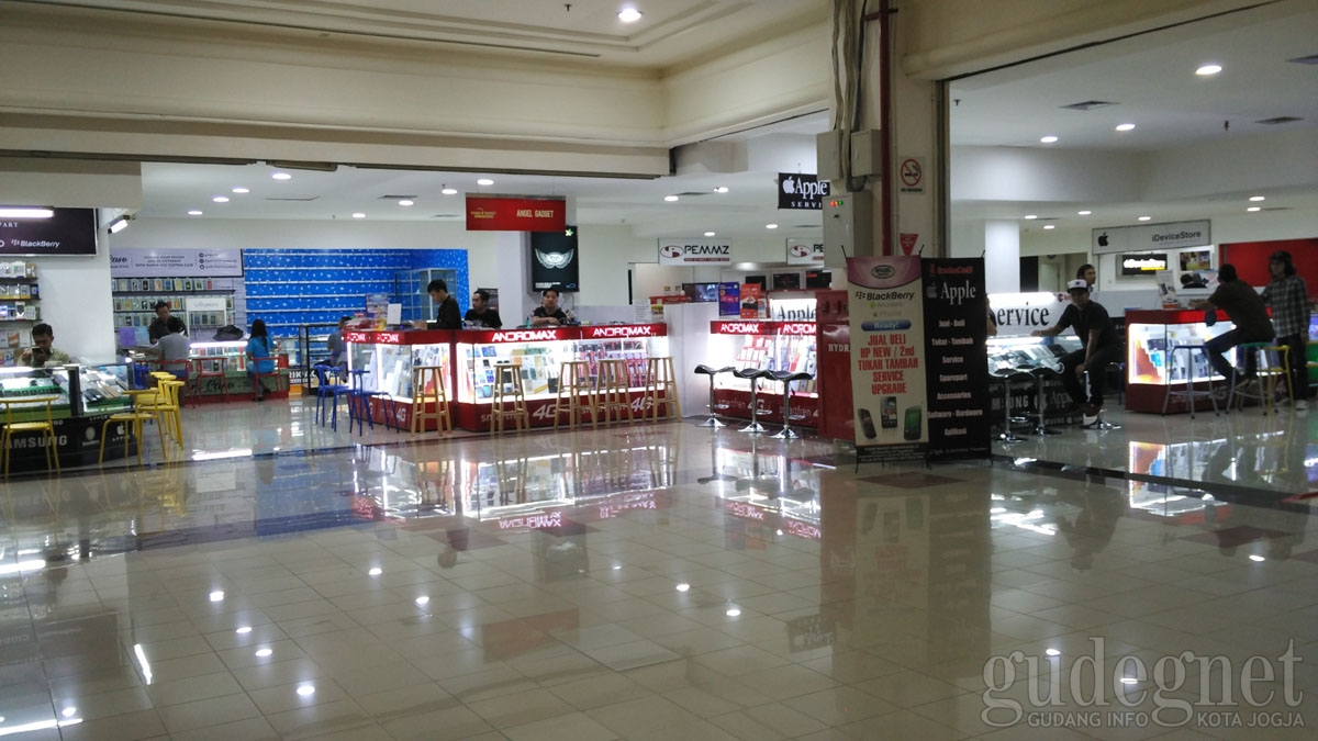  Upgrading  Phone Market  Ambarrukmo