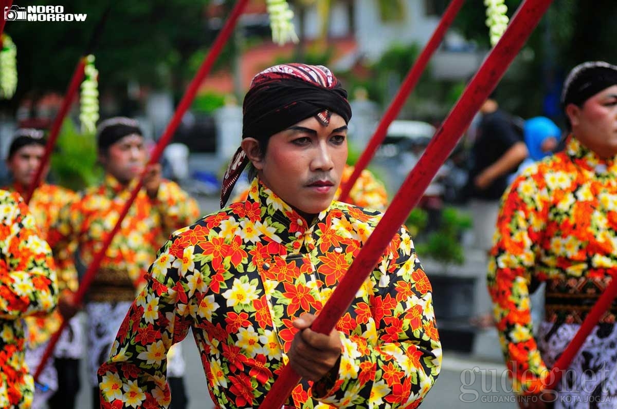Akhir Pekan, Nikmati Saja Kirab Prajurit Bregada