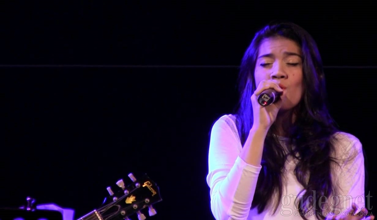 Mengenal Monita Tahalea, Kontestan Indonesian Idol Penampil Ngayogjazz 2016