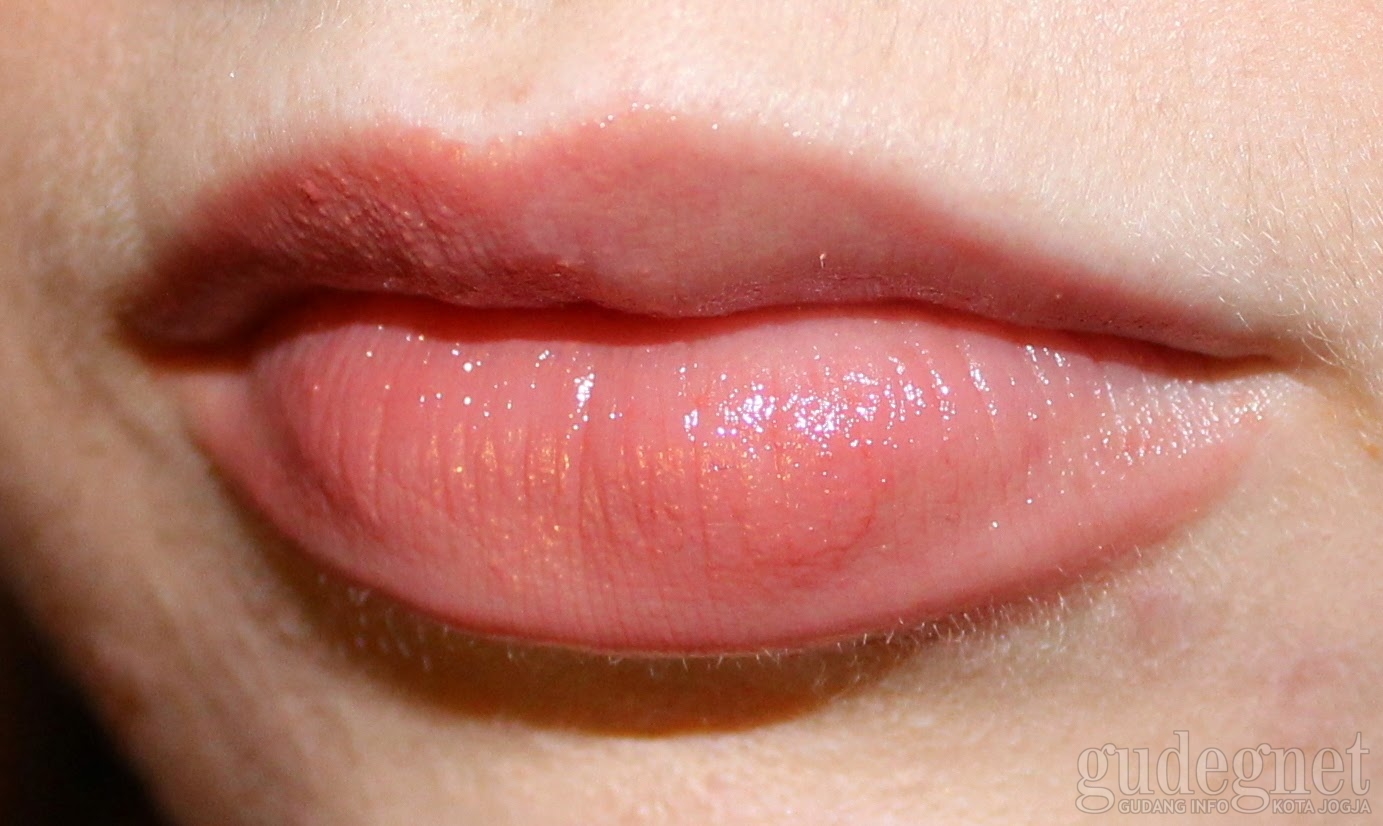 Tips Memerahkan Bibir Secara Alami