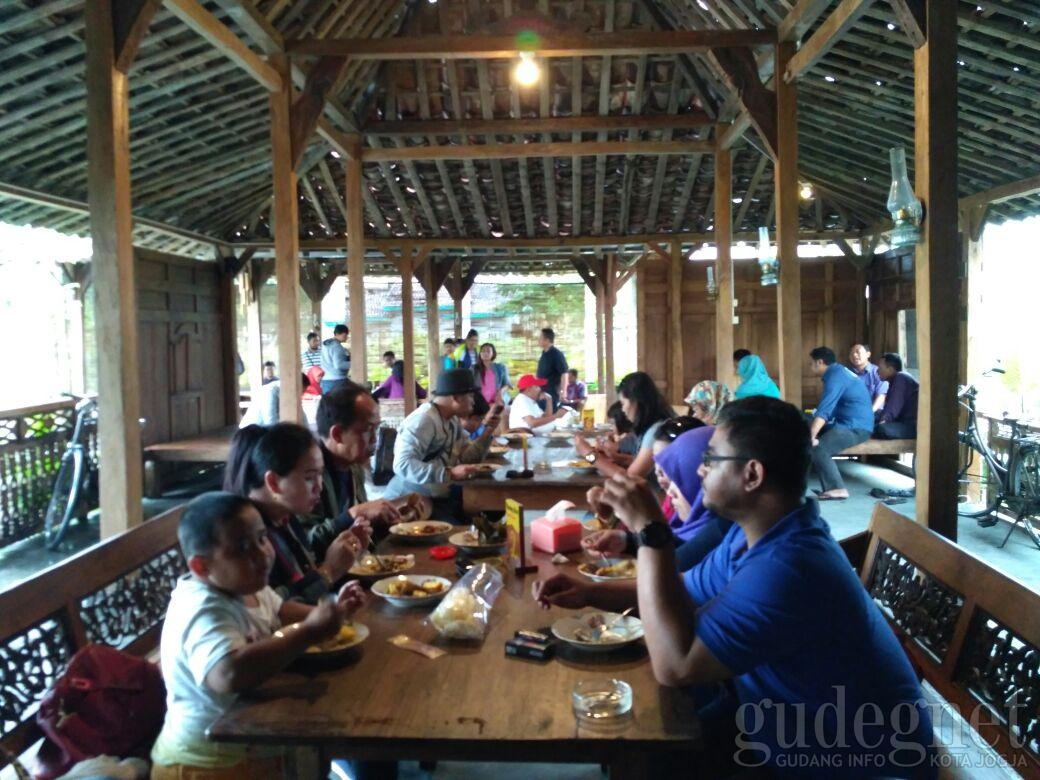 Tenteramnya Makan di Mbok Tentrem