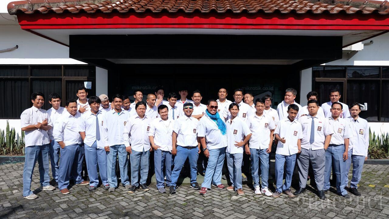 Dandan Gaya SMA, #Citraweb17 Hadirkan Endank Soekamti
