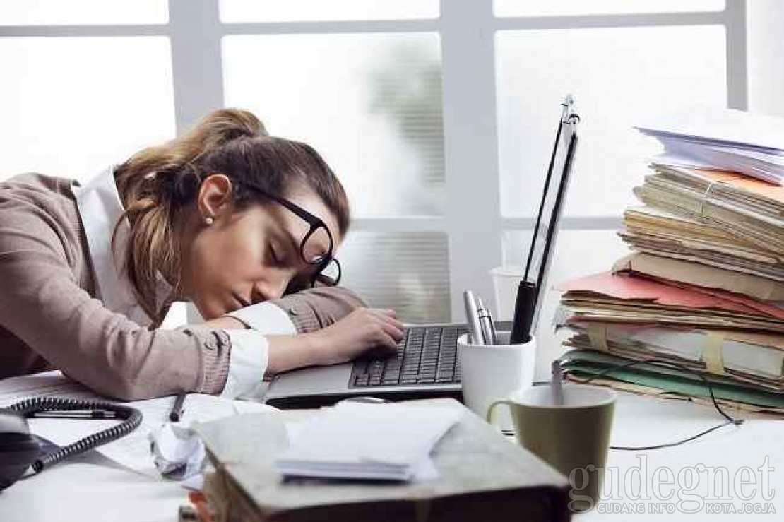 5 Tips Mengusir Kantuk di Kantor