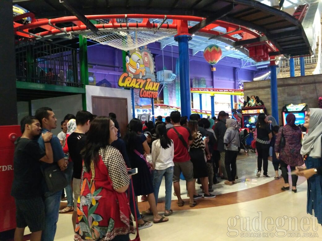 Pengalaman Baru, Belanja Sembari Bermain